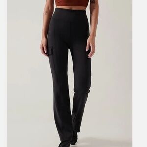 Athleta L LARGE Delancey Straight Cargo Pant Black Pants Active Work Casual NWT